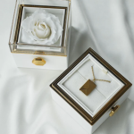 Rose-Shaped Jewelry Box (Square) – Elegant Rotating Gift Box for Rings, Earrings & Romantic Occasions